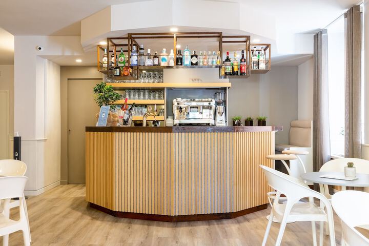 Lounge 57 of 73