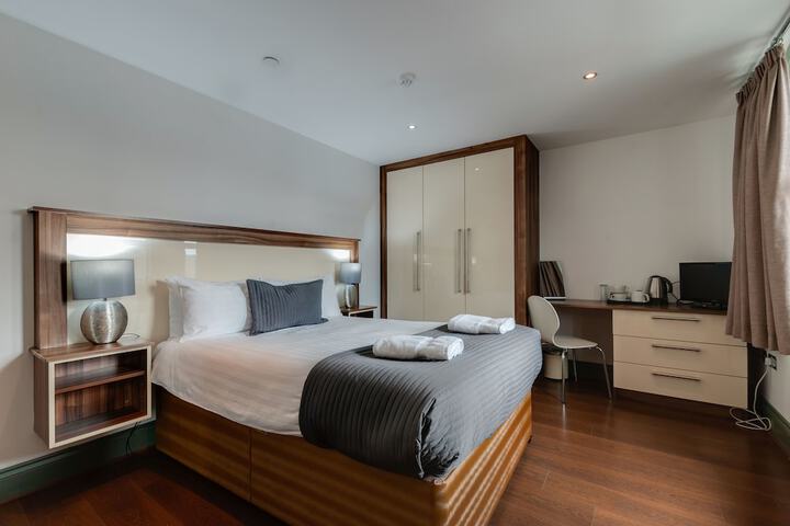 Room 2 of 44