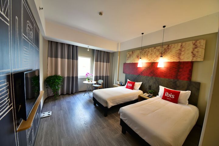 Room 5 of 54