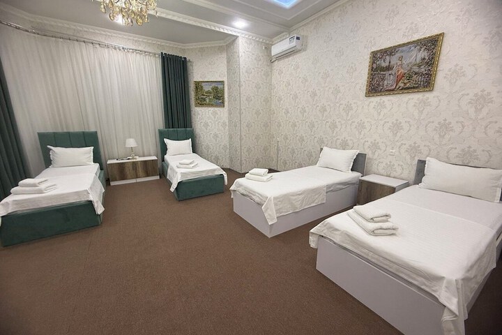 Room 5 of 107