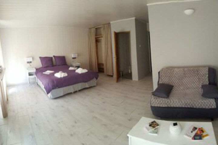 Room 27 of 28