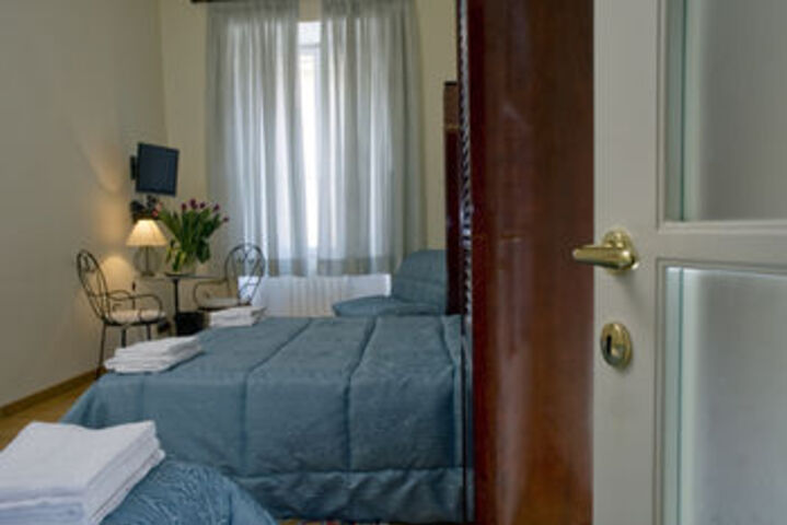Room 5 of 11