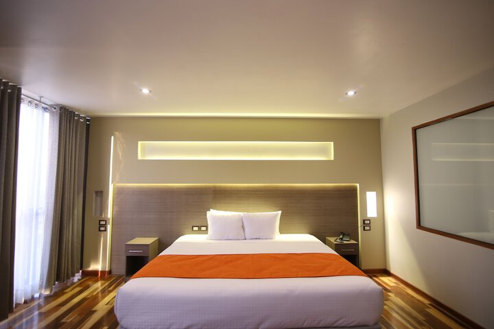 Room 6 of 25