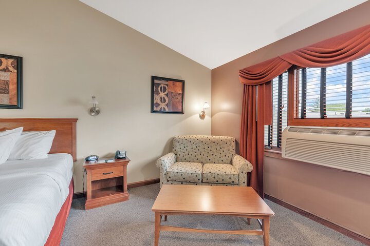 Deluxe King Bed (8 of 8)