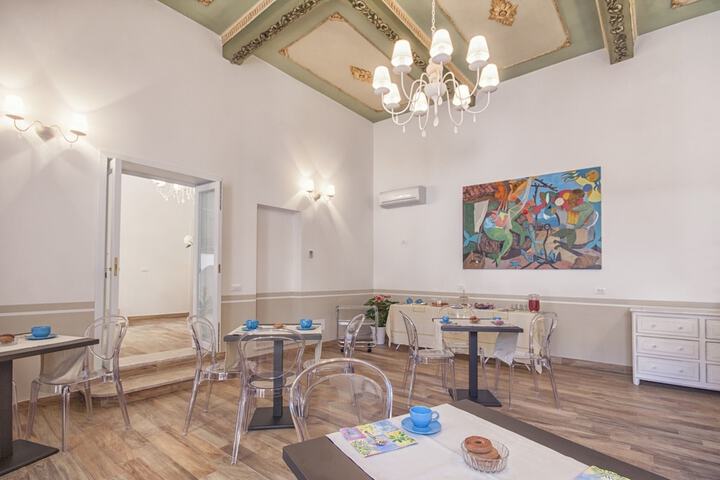 Breakfast area