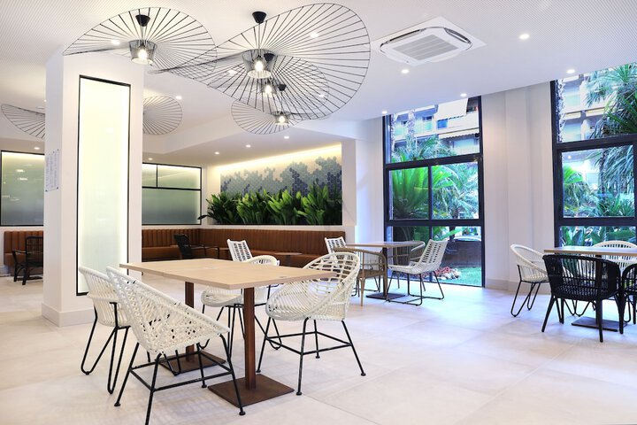 Entrance & Lobby