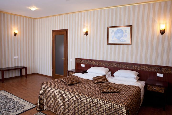 Room 10 of 38