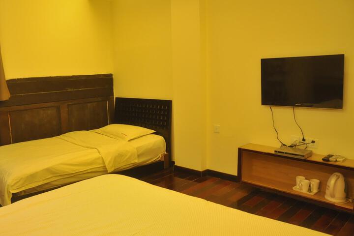 Room 3 of 9