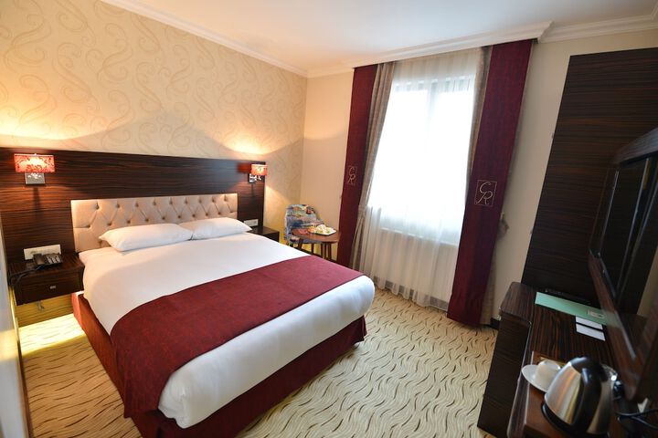 Room 12 of 94