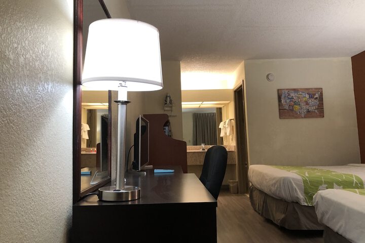2 Queen Beds (2 of 6)