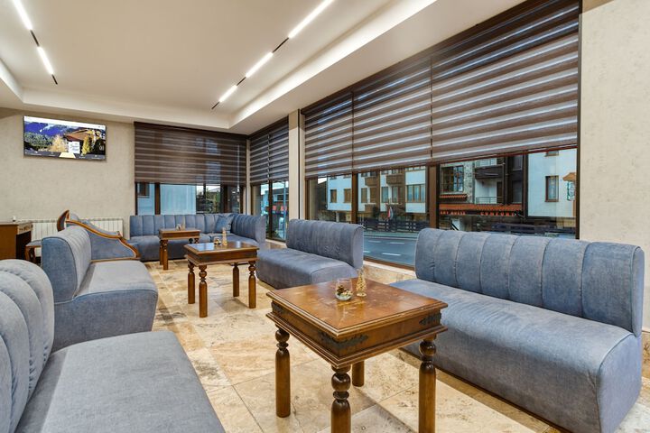 Lounge 96 of 124