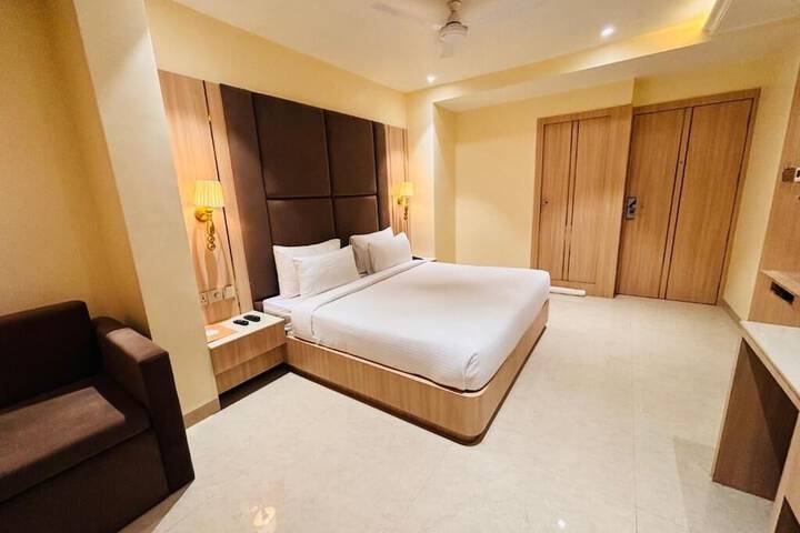 Room 3 of 9
