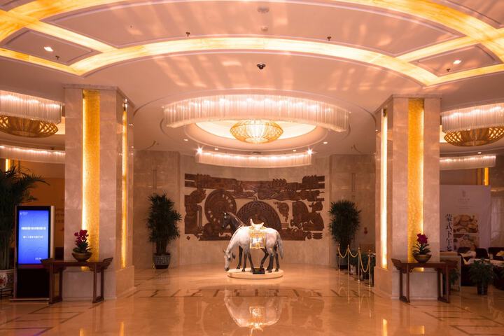 Entrance & Lobby