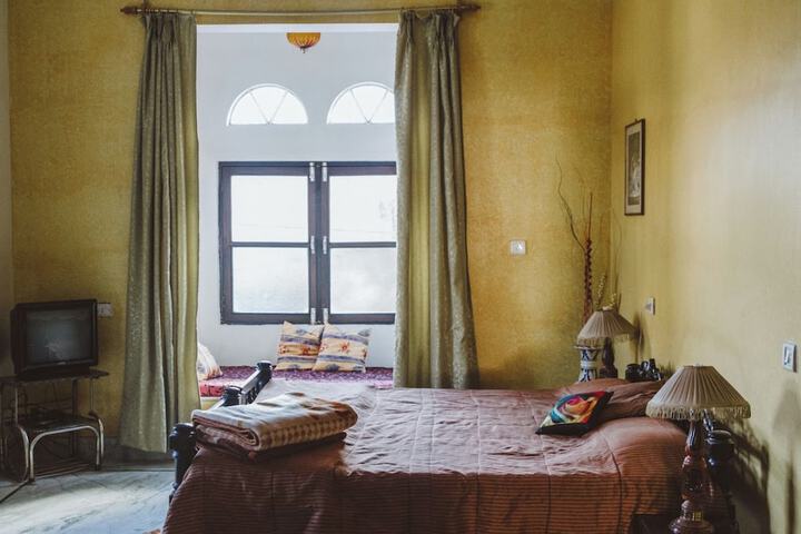 Room 6 of 13