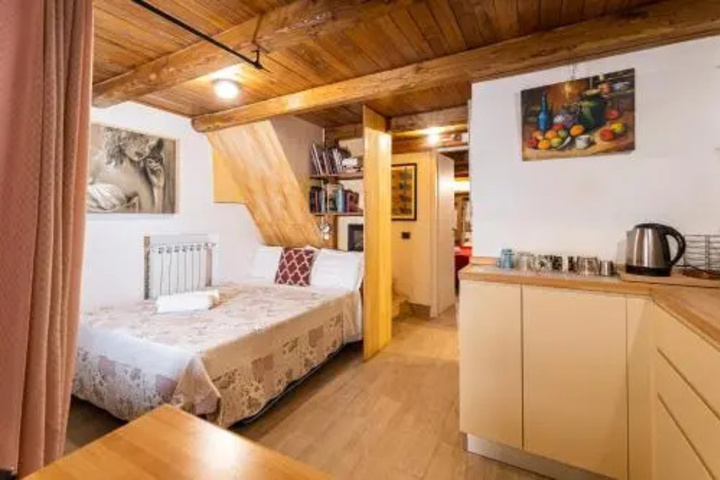 Room 6 of 11