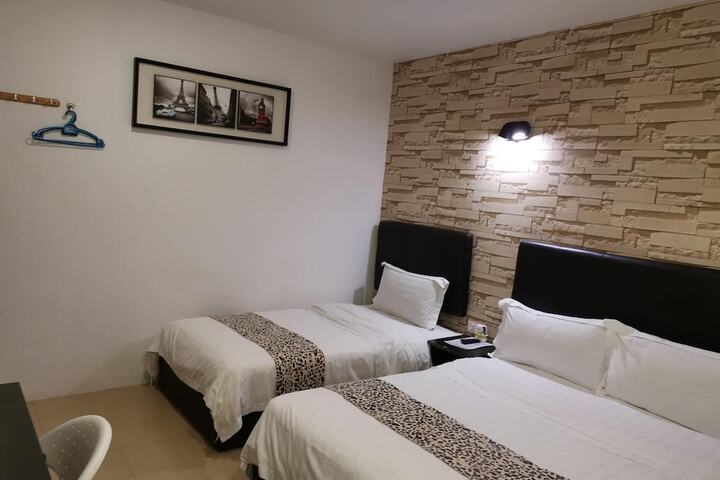 Room 10 of 74