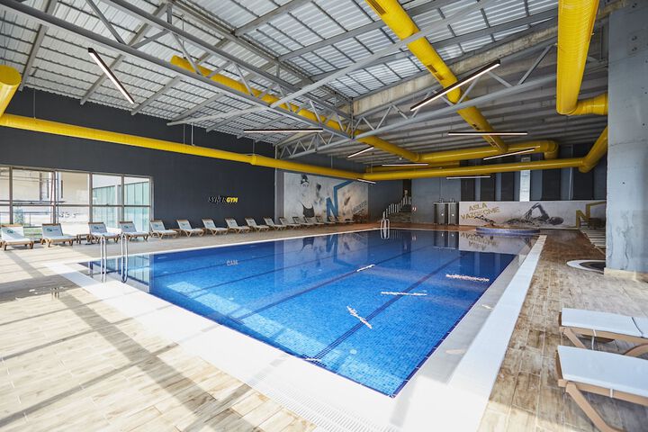 Hotel Pool