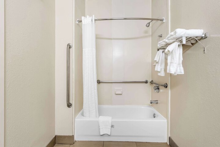 1 King Bed Suite (5 of 16)
