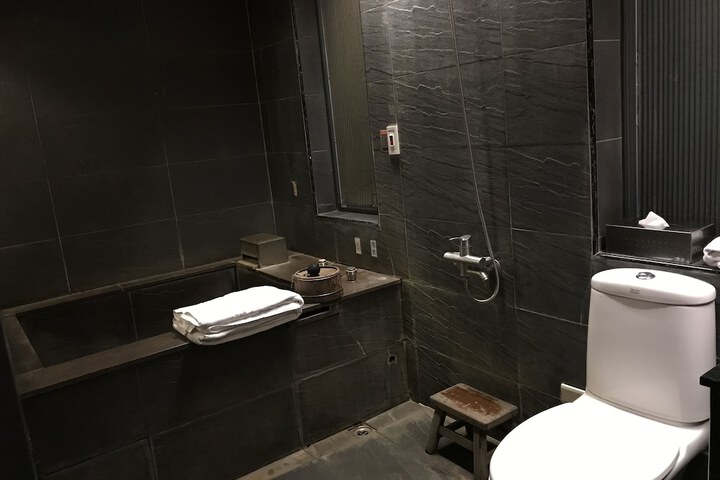 Room 45 of 106