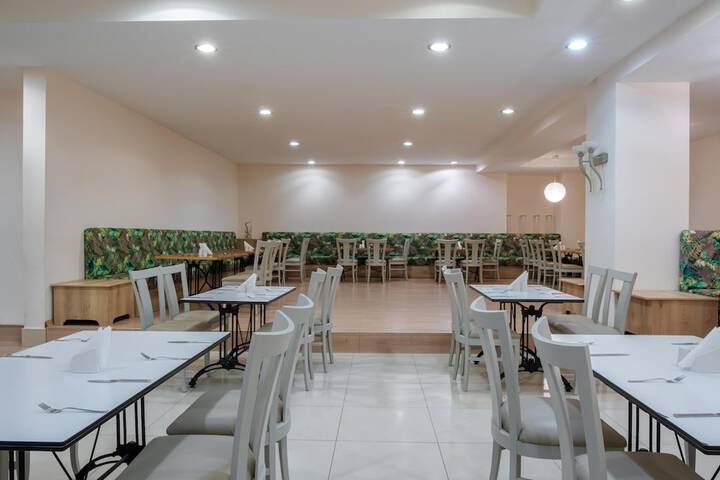 Dining 76 of 128