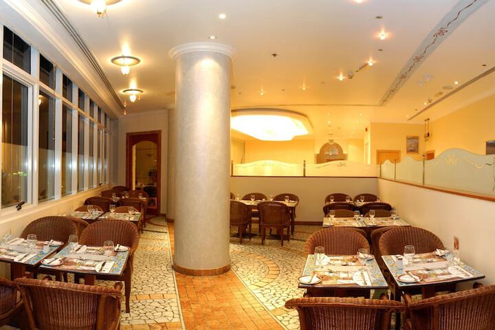 Dining 33 of 43