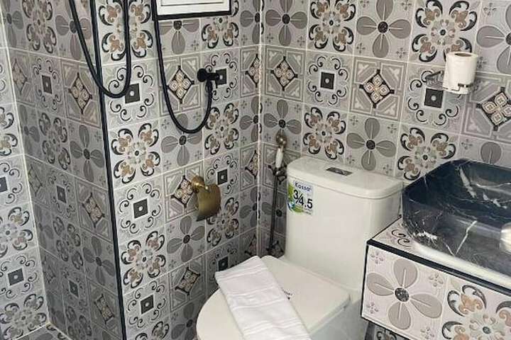 Room 25 of 40