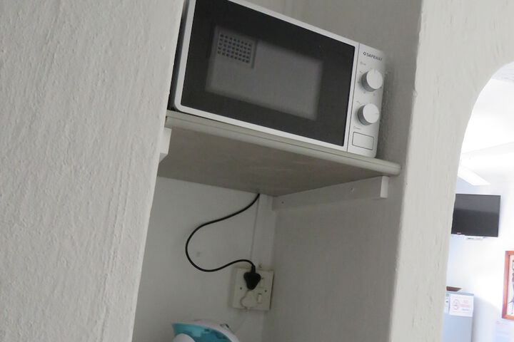 Room 12 of 76
