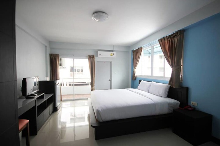 Room 3 of 33