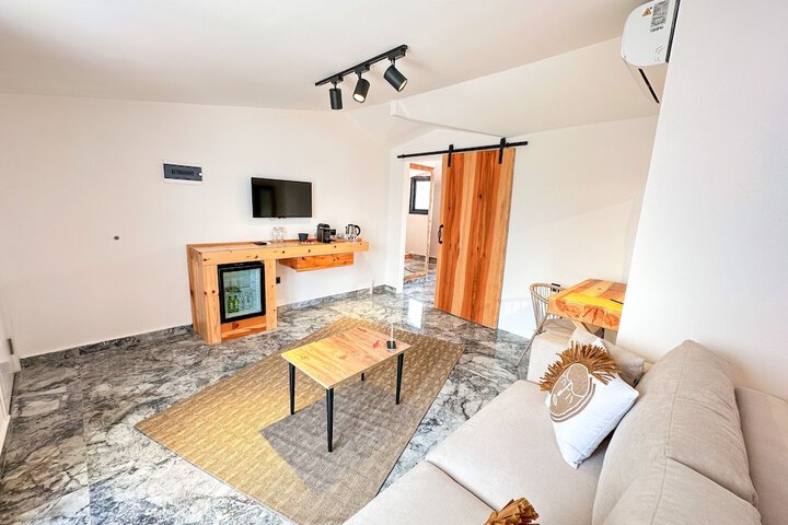 Room 15 of 42