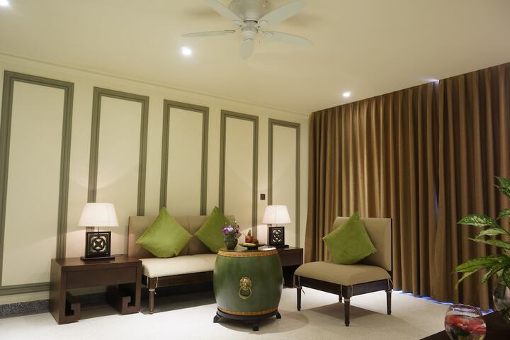 Room 5 of 39