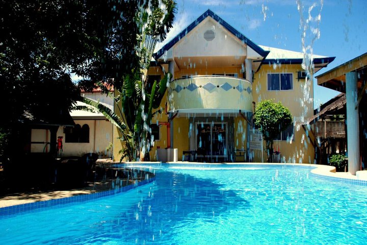 Pools & Facilities
