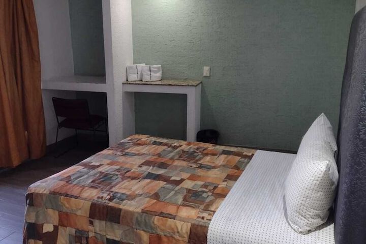 Room 6 of 11