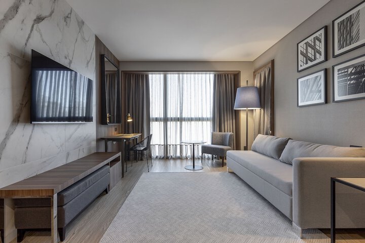 Room 32 of 159