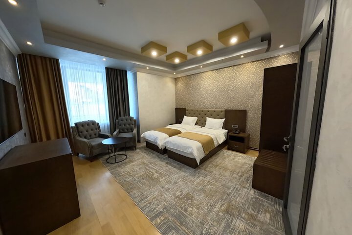 Room 14 of 25