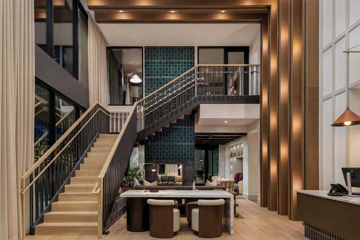Lobby lounge