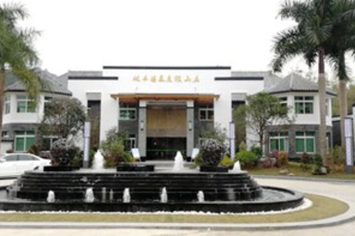 Yi Jing Lin Feng Hot Spring Hotel