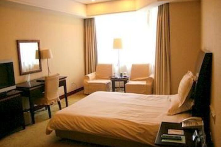 Room 8 of 23