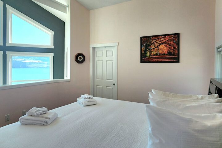 Room 103 of 543
