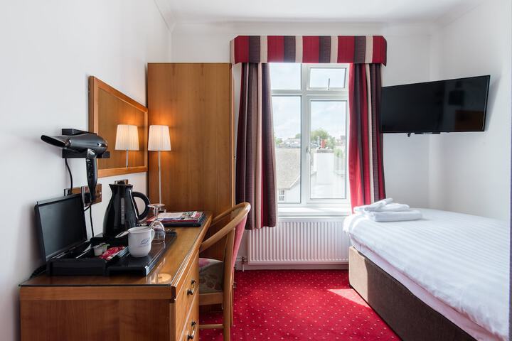Room 4 of 43