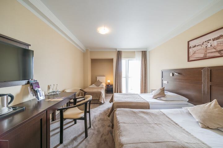 Room 14 of 36