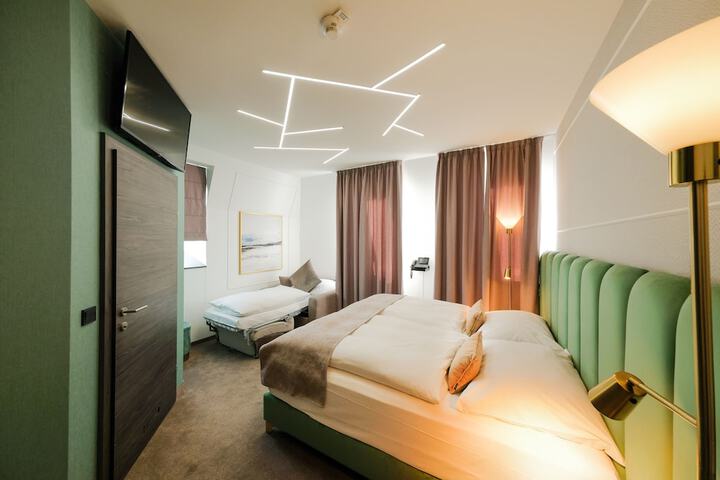 Room 35 of 103