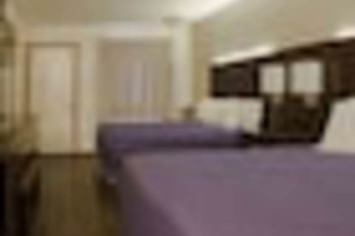 Room 32 of 111