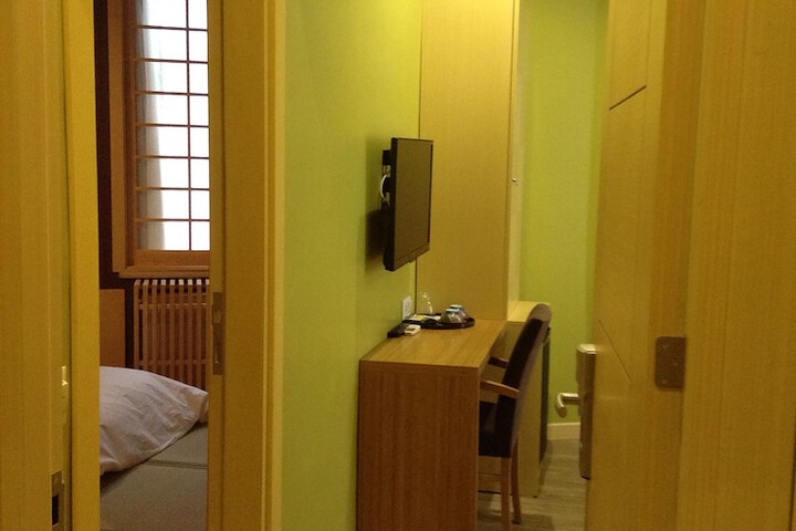 Room 15 of 105