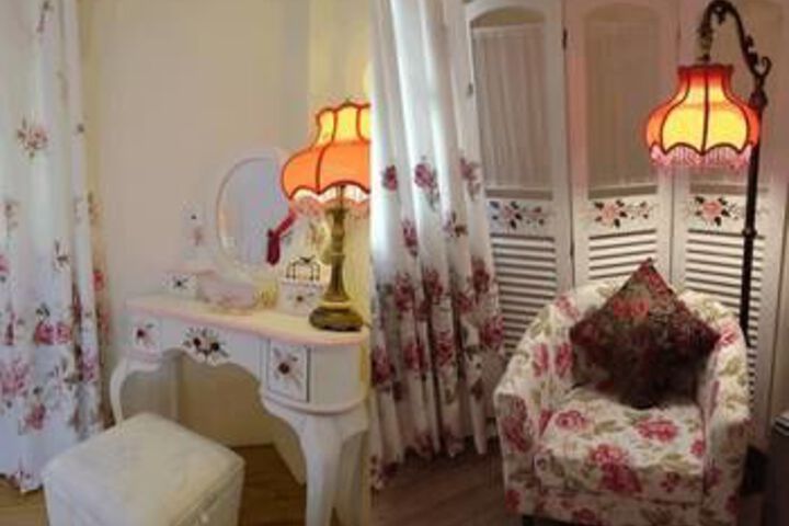 Room 13 of 19