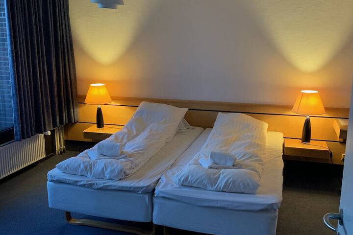 Room 4 of 53