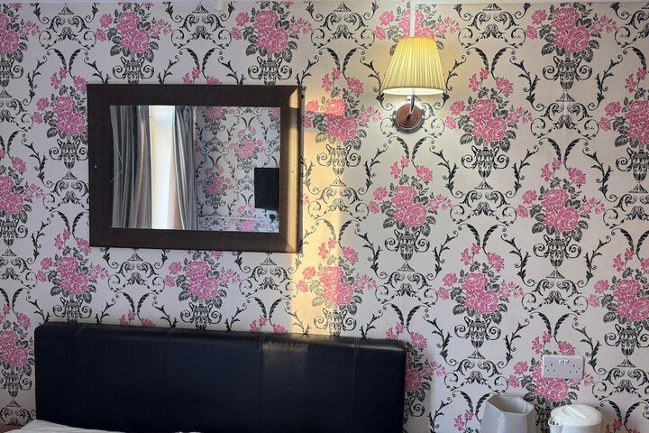 Room 32 of 156