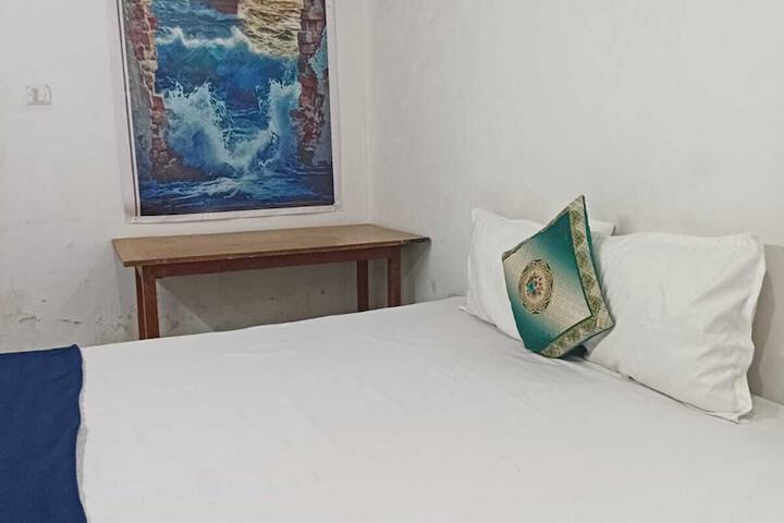 Room 28 of 69