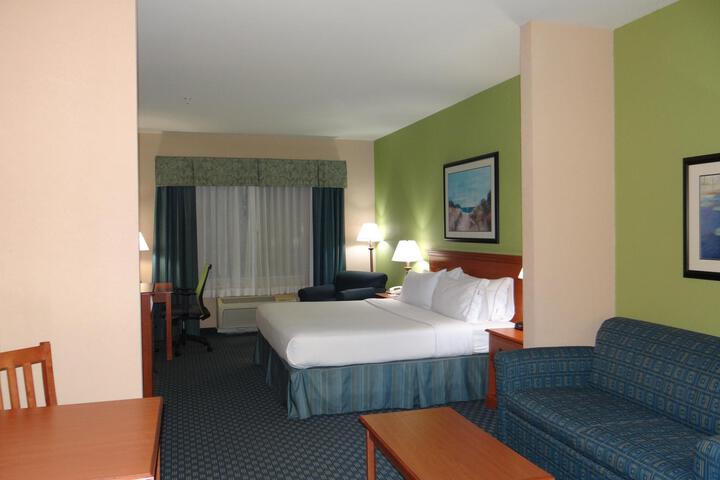 1 King Bed (6 of 8)