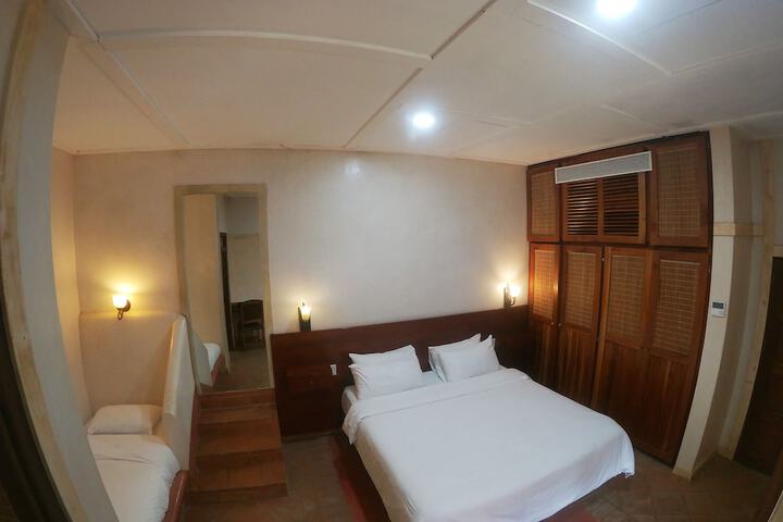 Room 27 of 99