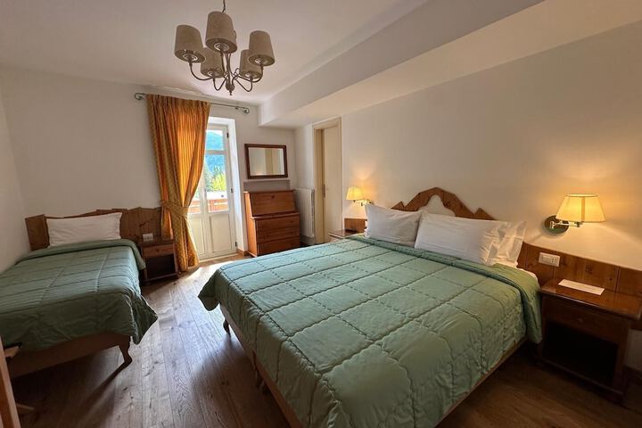 Room 47 of 106